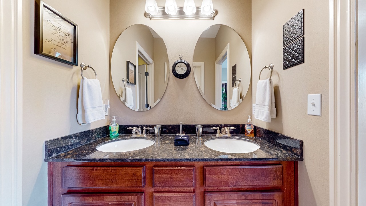 Photo of Bathroom in Fieldstone Bluffs