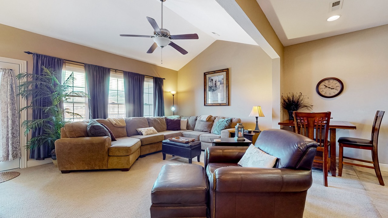 Photo of Livingroom in Fieldstone Bluffs