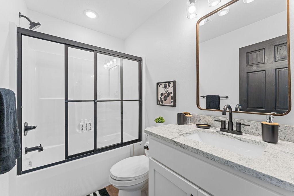 Photo of Bathroom in Reeds Spring