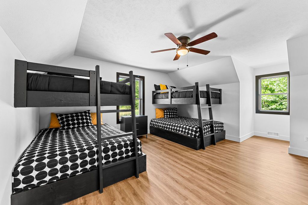 Photo of Bedroom in Reeds Spring