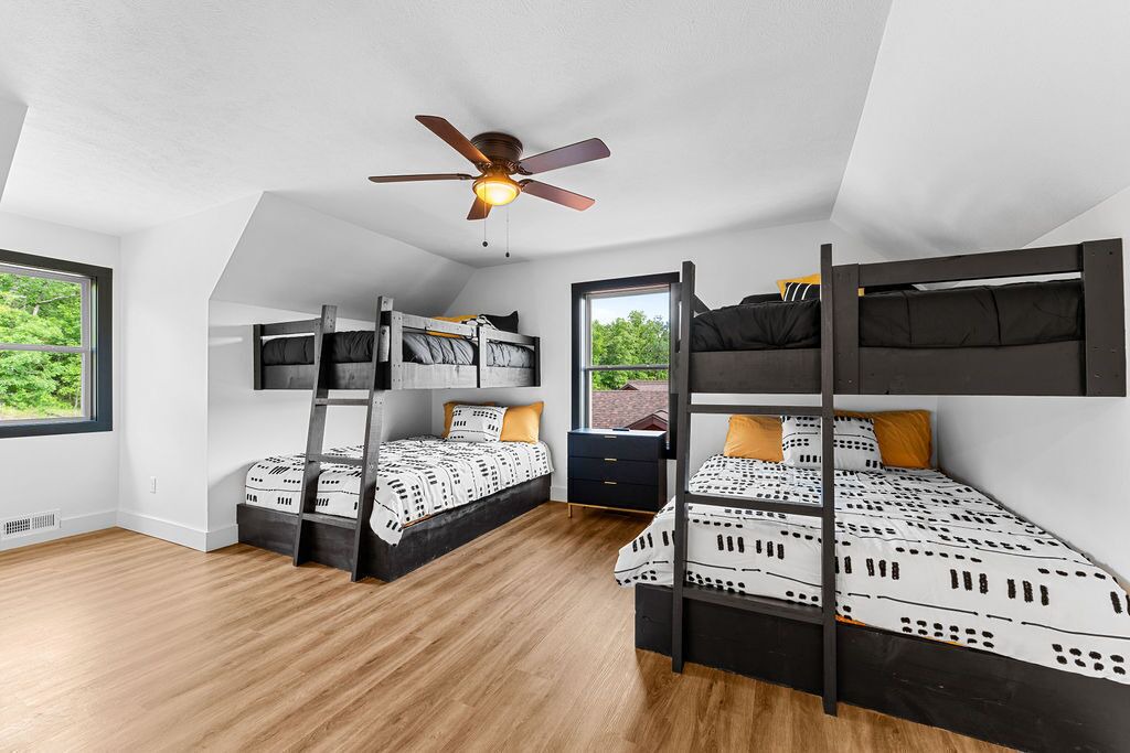 Photo of Bedroom in Reeds Spring