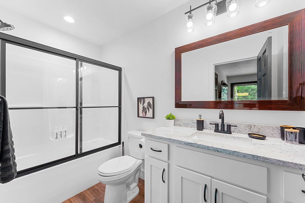Photo of Bathroom in Reeds Spring