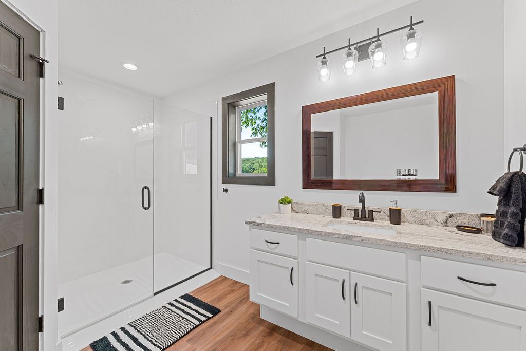 Photo of Bathroom in Reeds Spring