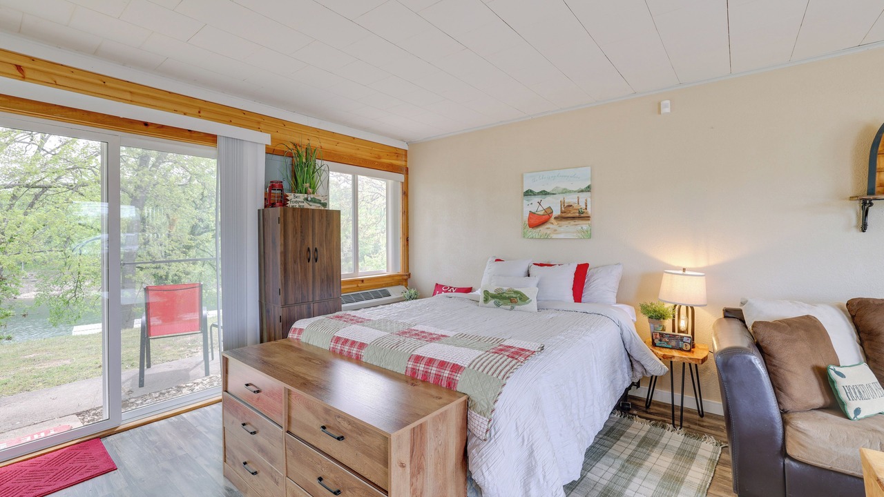 Photo of Bedroom in Shell Knob