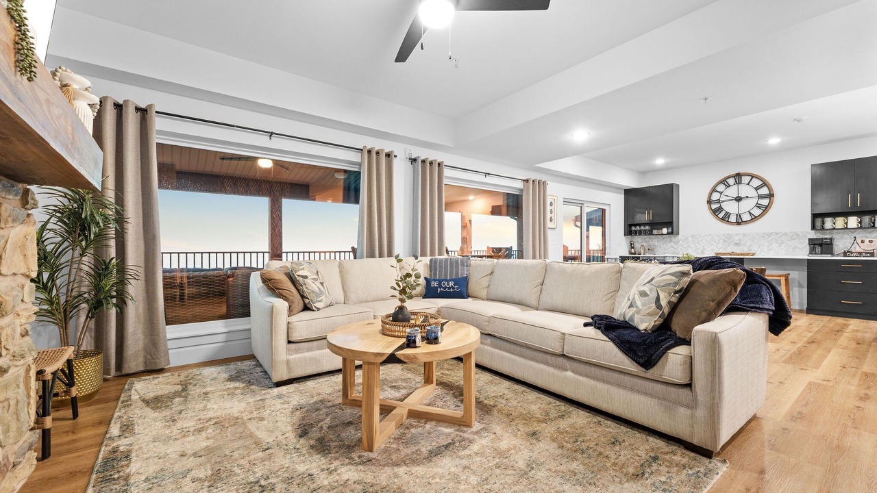 Photo of Livingroom in Hollister