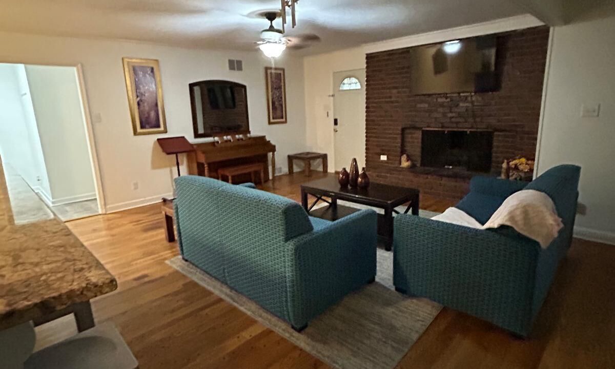 Photo of Livingroom in East Memphis