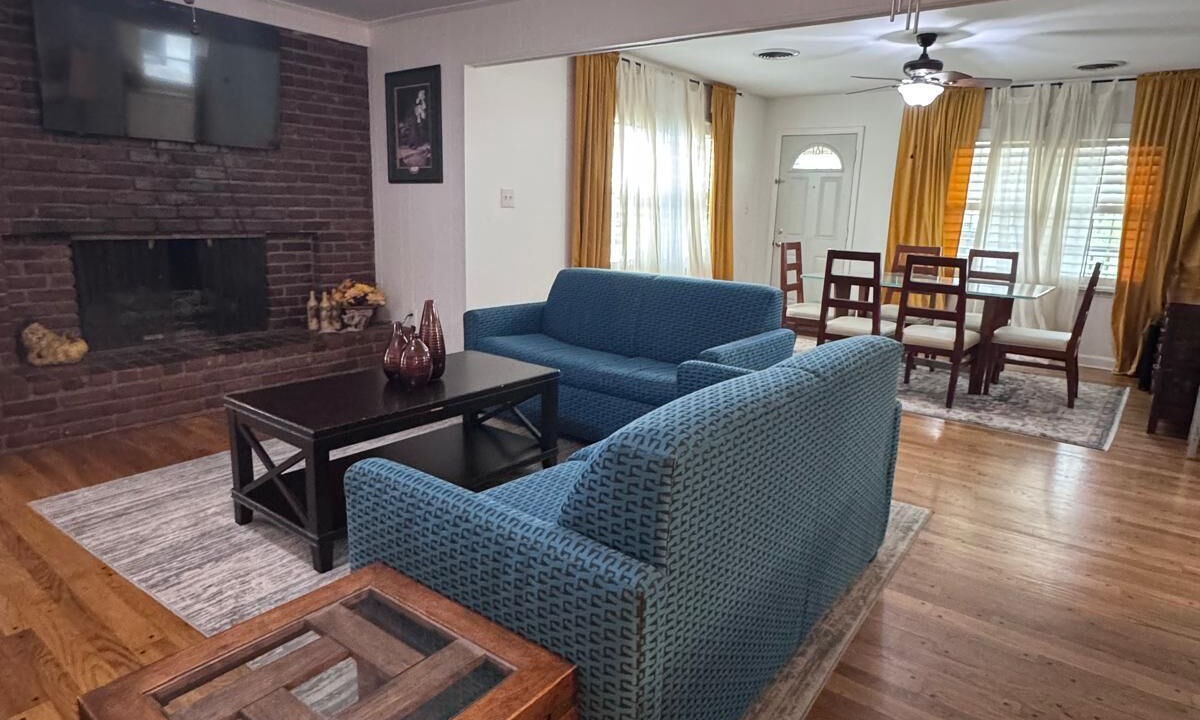 Photo of Livingroom in East Memphis