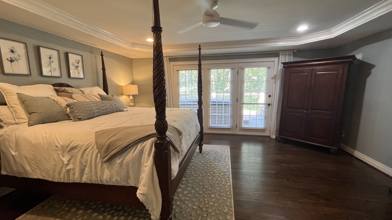 Photo of Bedroom in Lake Forest