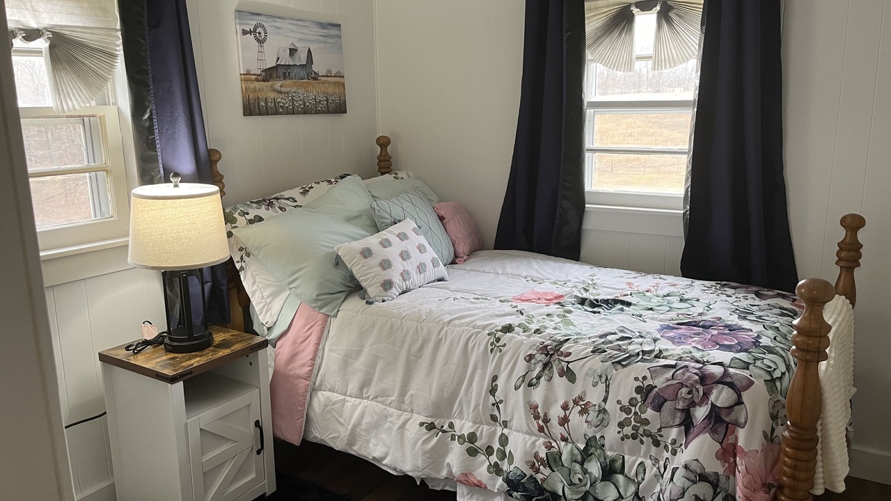 Photo of Bedroom in Dickson