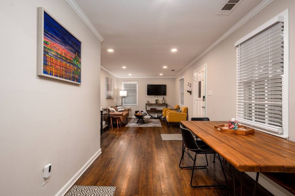 Photo of Livingroom in East Memphis