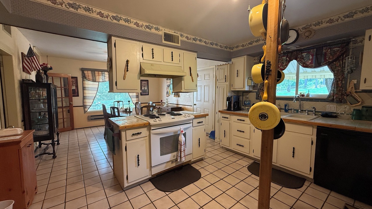 Photo of Kitchen in Hardy