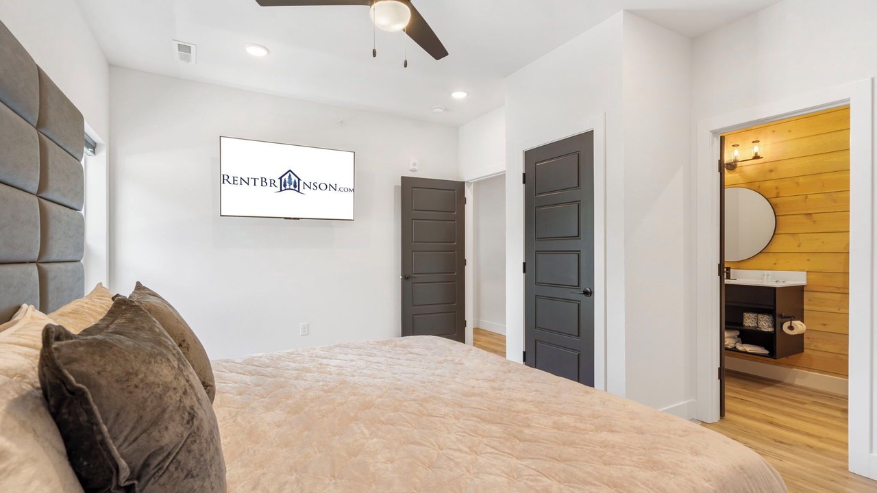Photo of Bedroom in Hollister