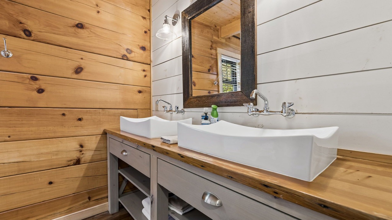 Photo of Bathroom in Tellico Plains