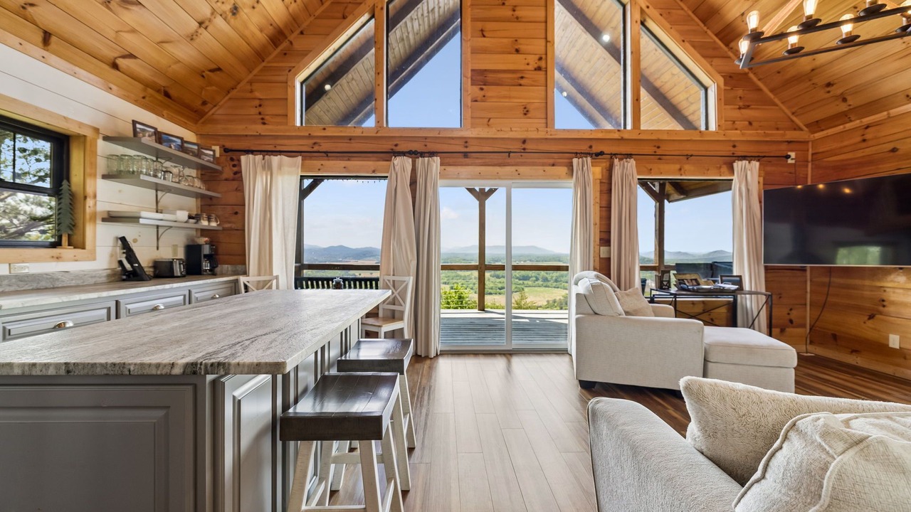 Photo of Livingroom in Tellico Plains