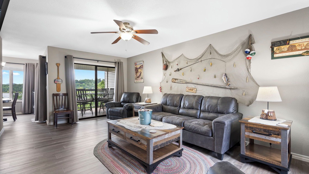 Photo of Livingroom in Kimberling City