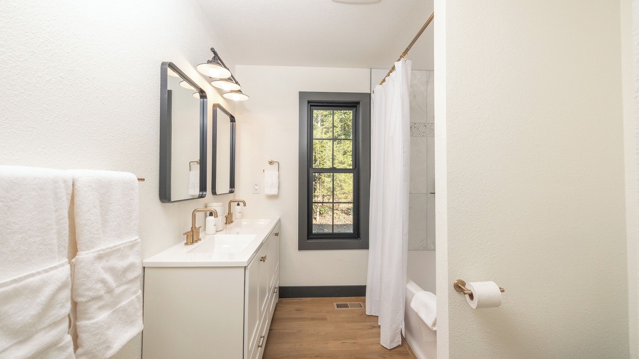 Photo of Bathroom in Ponce De Leon
