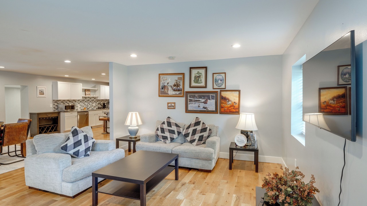Photo of Livingroom in Utica