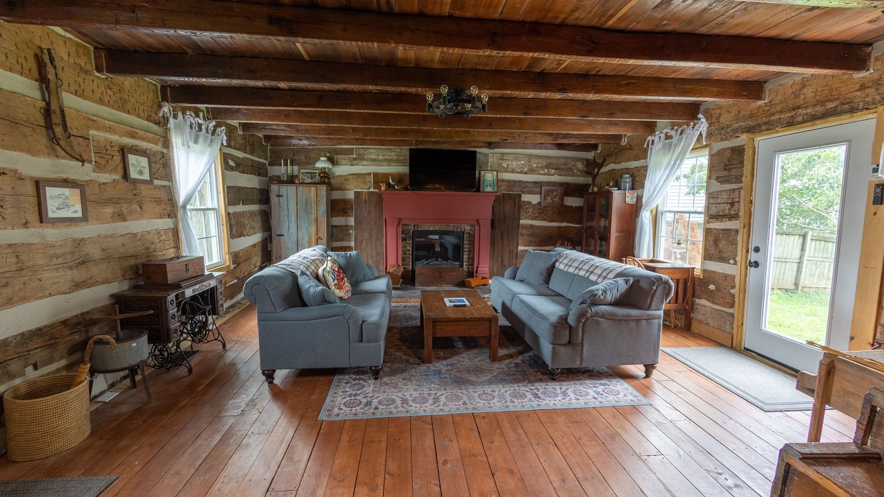 Photo of Livingroom in Lexington