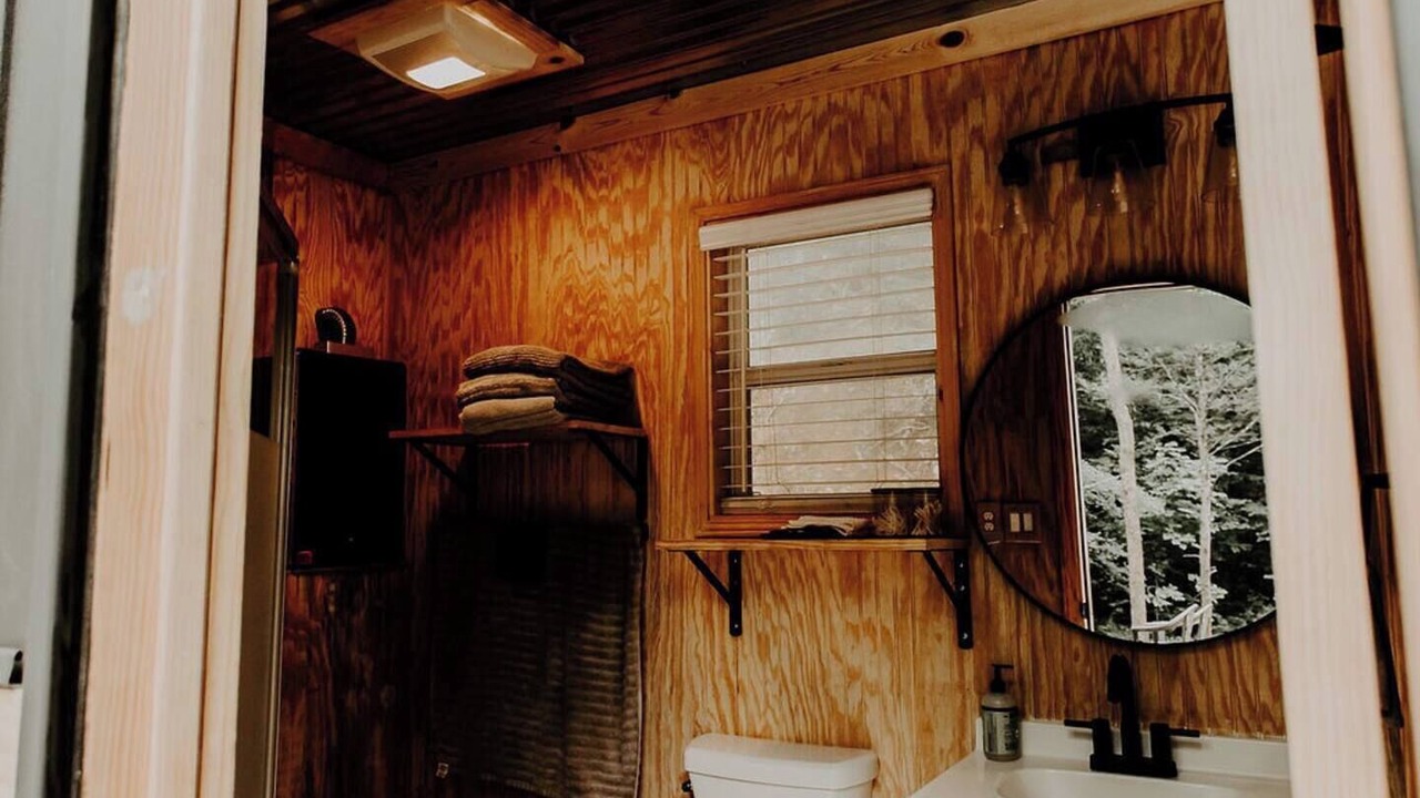 Photo of Bathroom in Cosby