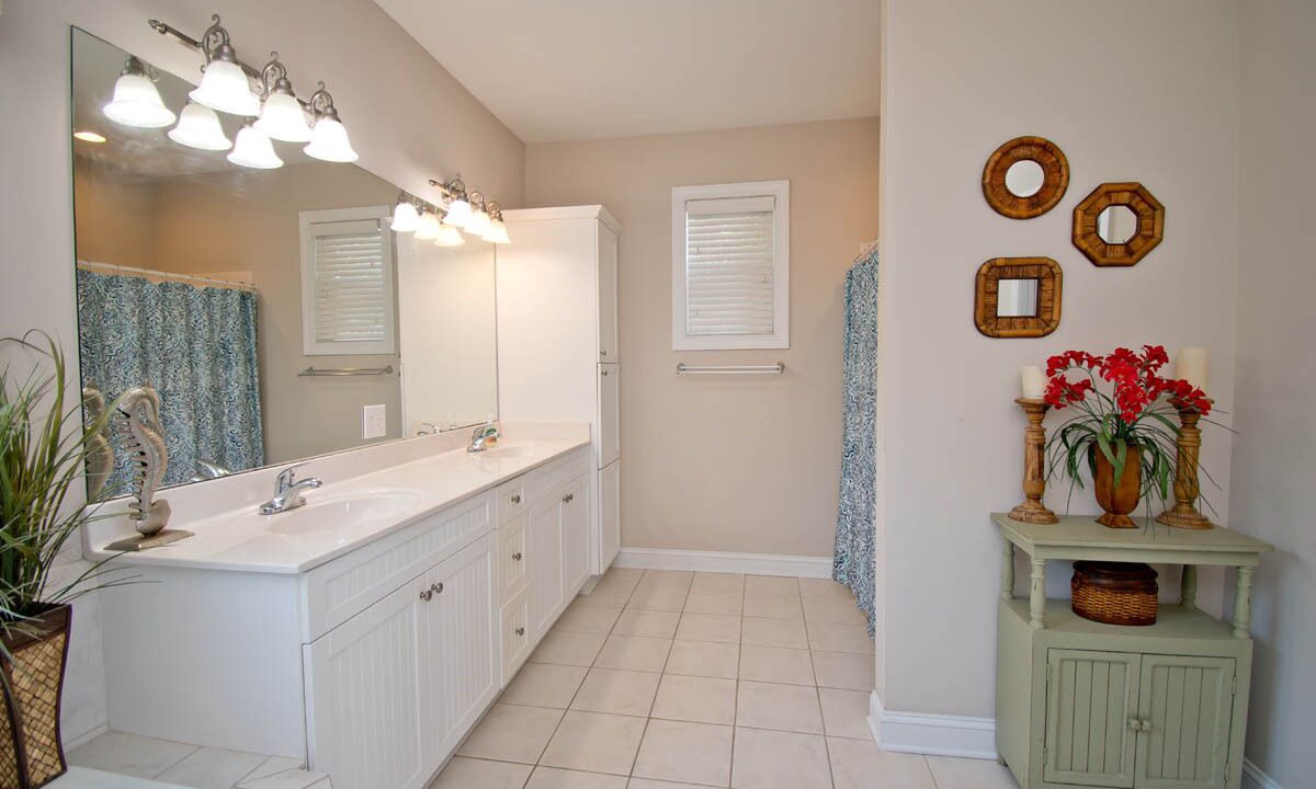 Photo of Bathroom in Emerald Isle