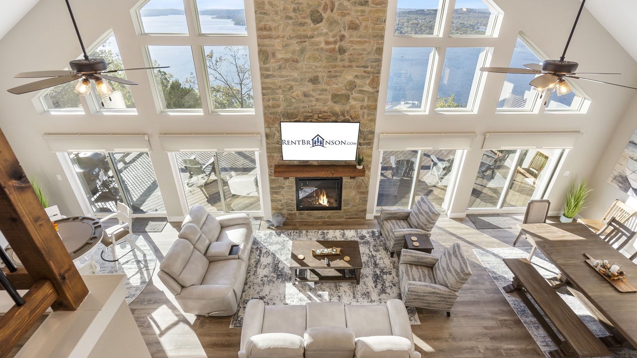 Photo of Livingroom in Kimberling City