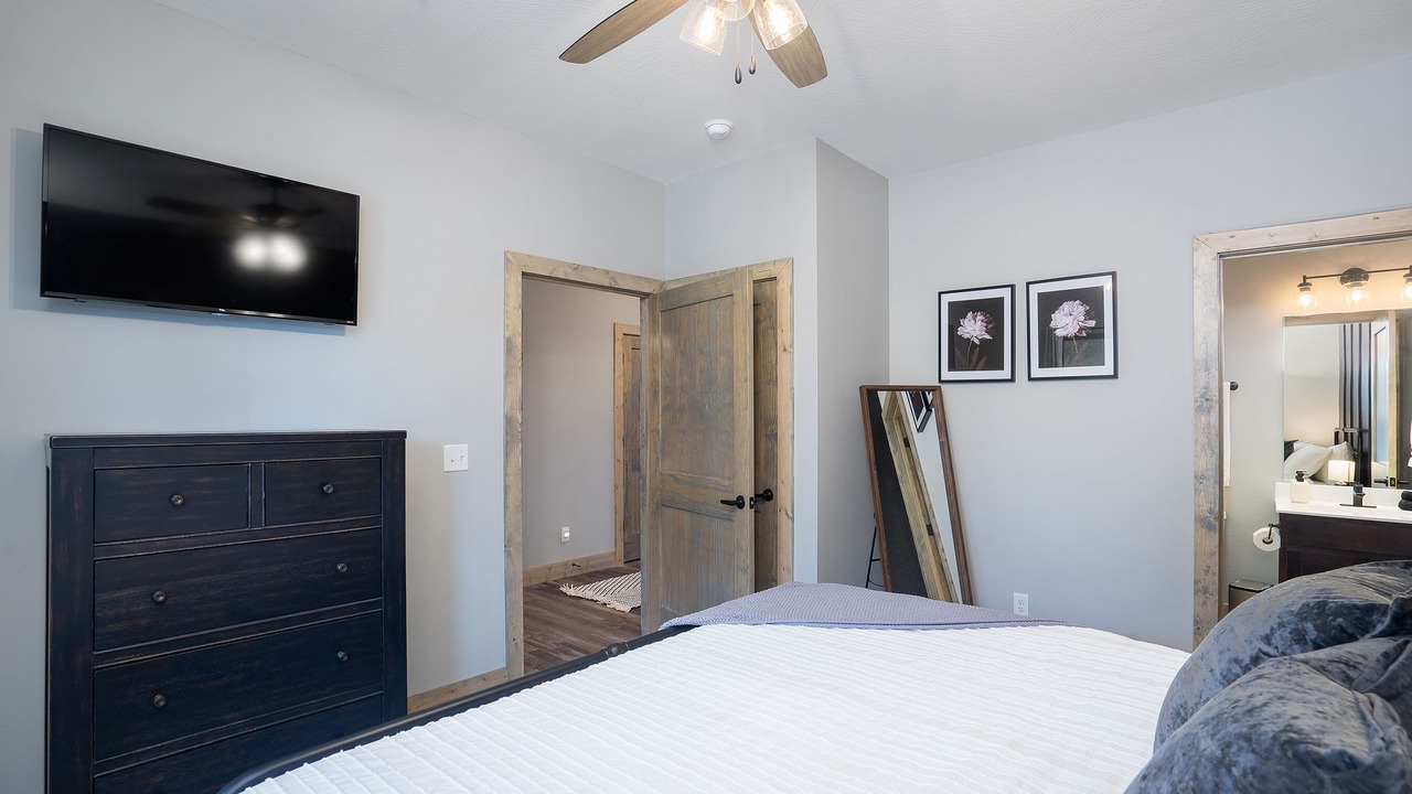 Photo of Bedroom in Branson Theater District
