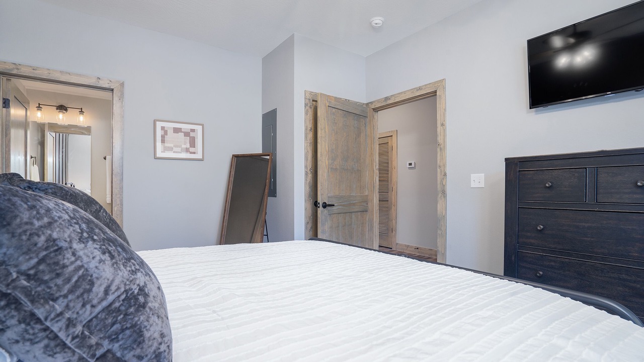 Photo of Bedroom in Branson Theater District