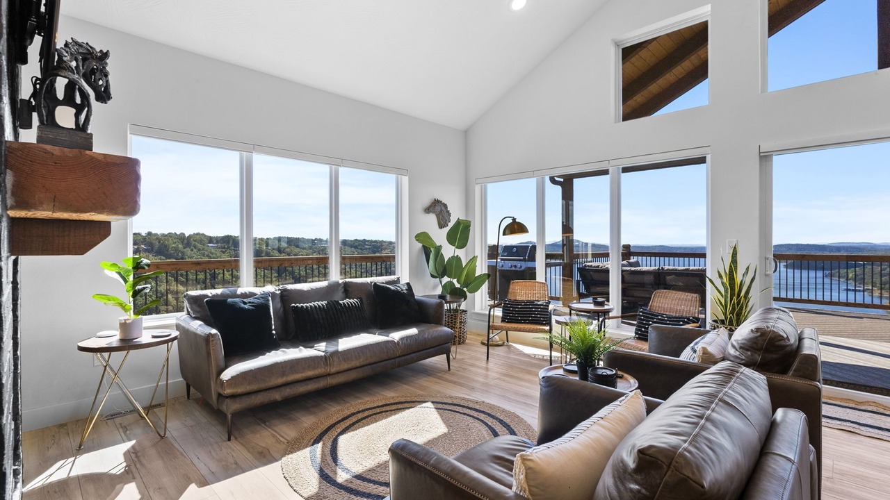 Photo of Livingroom in Kimberling City
