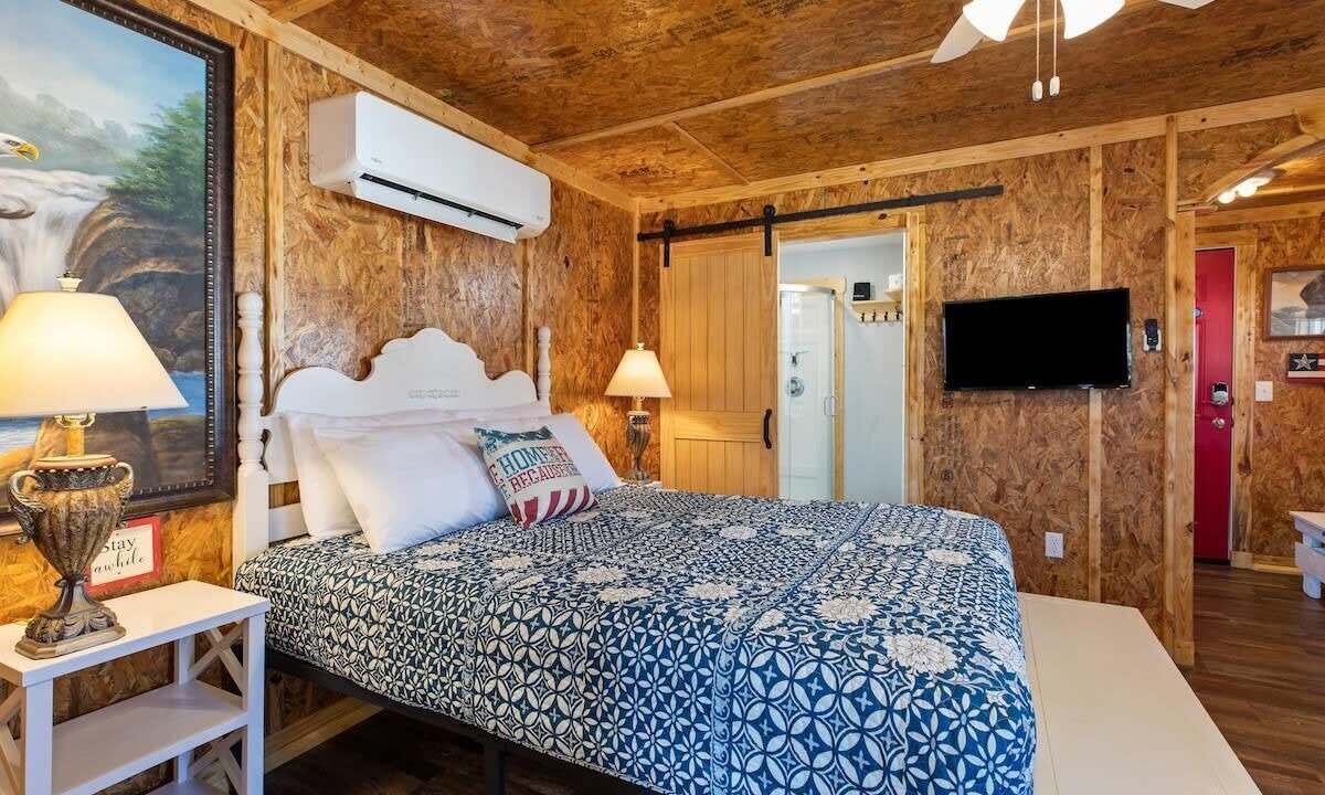 Photo of Bedroom in Rockaway Beach