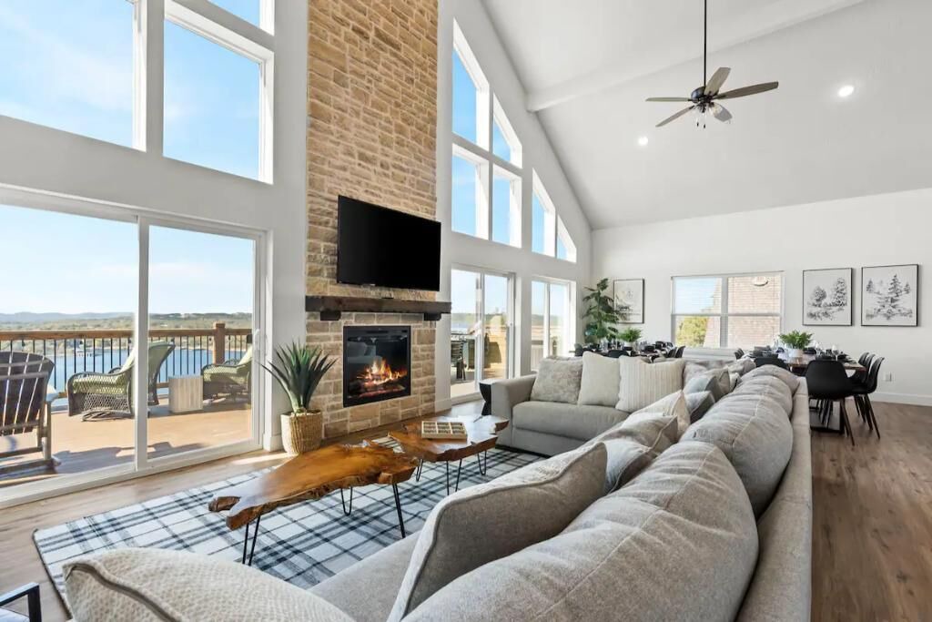 Photo of Livingroom in Kimberling City