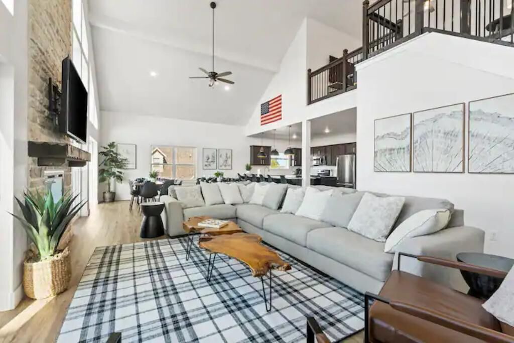 Photo of Livingroom in Kimberling City