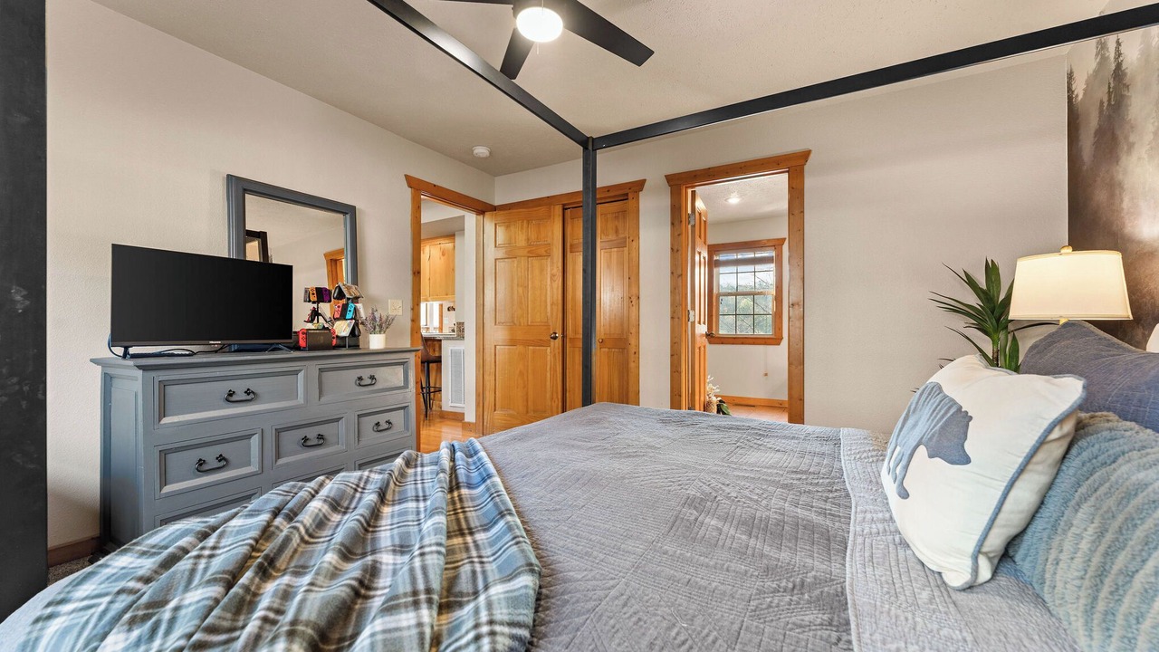 Photo of Bedroom in Reeds Spring