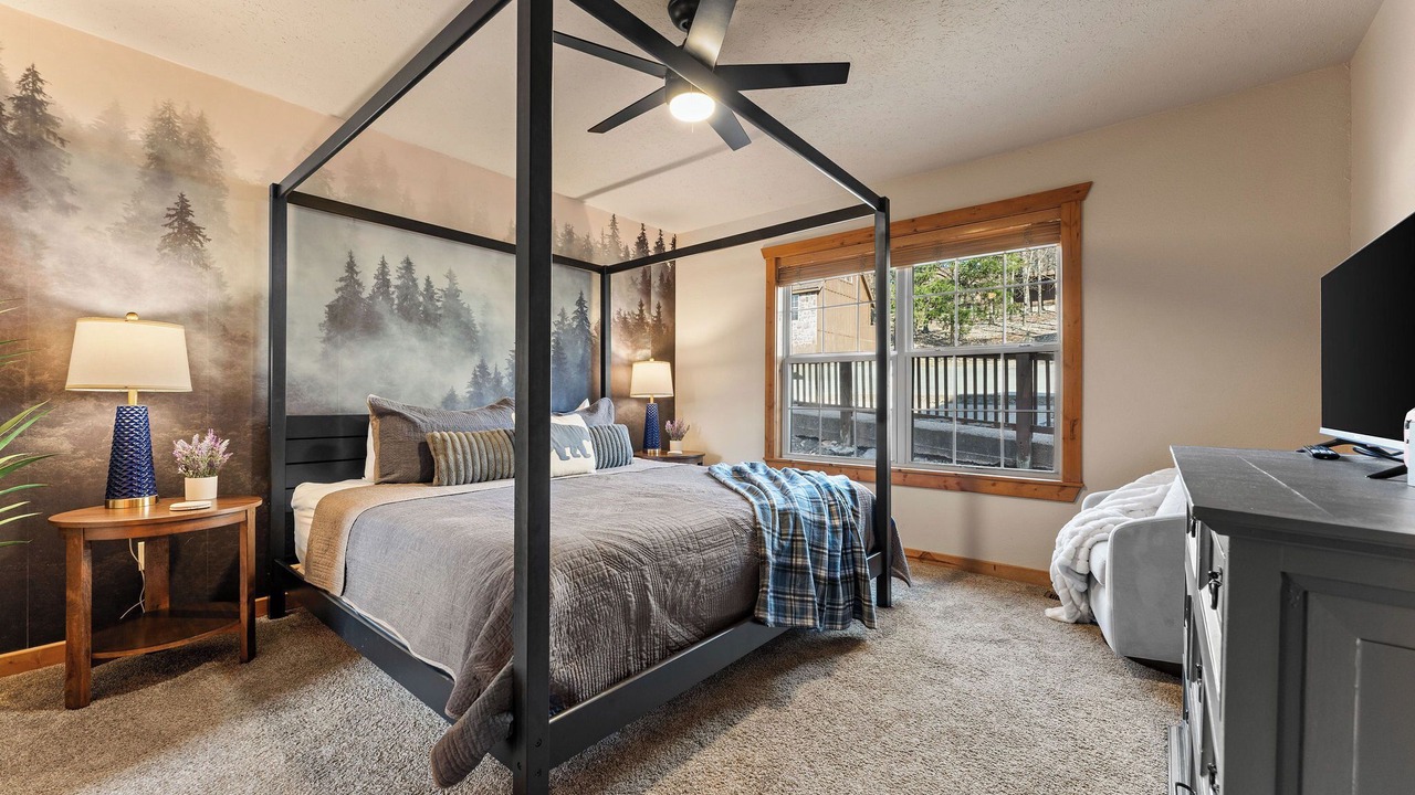 Photo of Bedroom in Reeds Spring