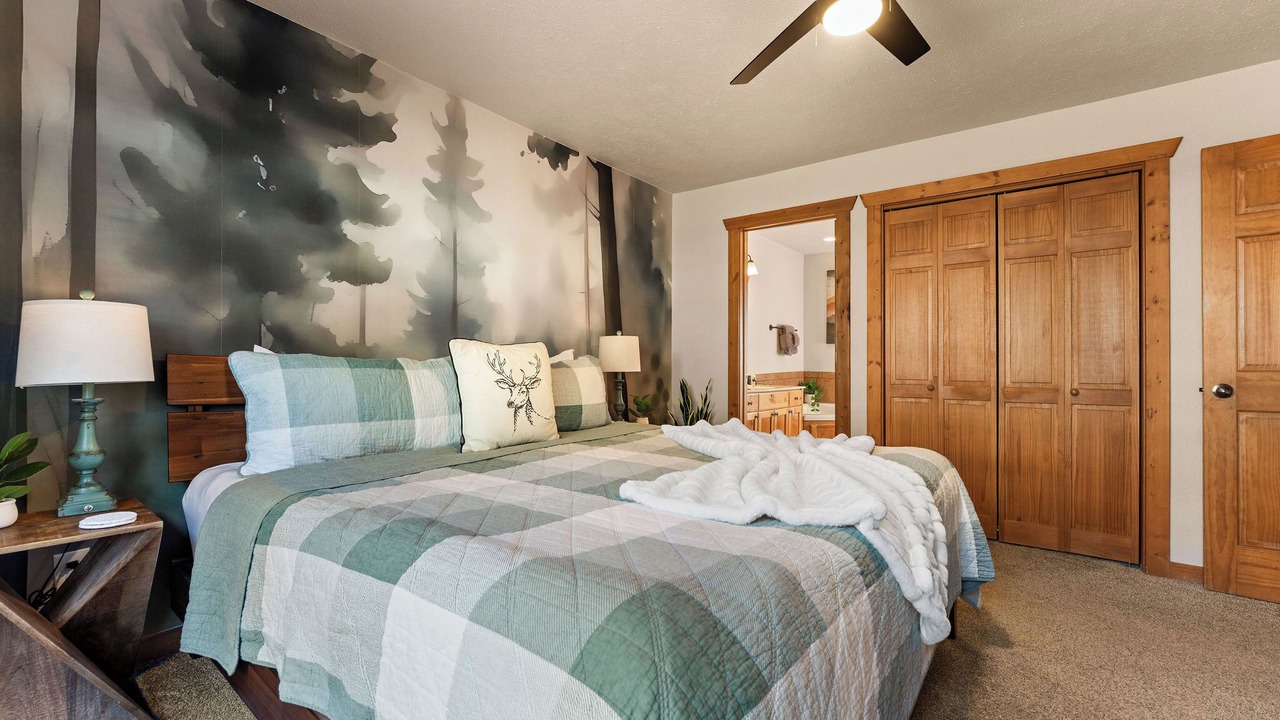 Photo of Bedroom in Reeds Spring