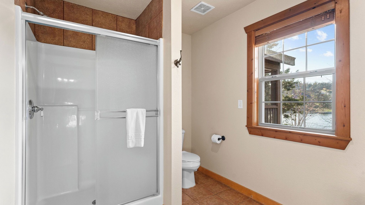 Photo of Bathroom in Reeds Spring