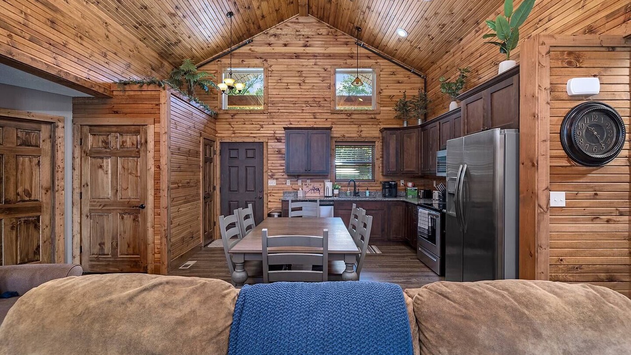 Photo of Bedroom in Reeds Spring
