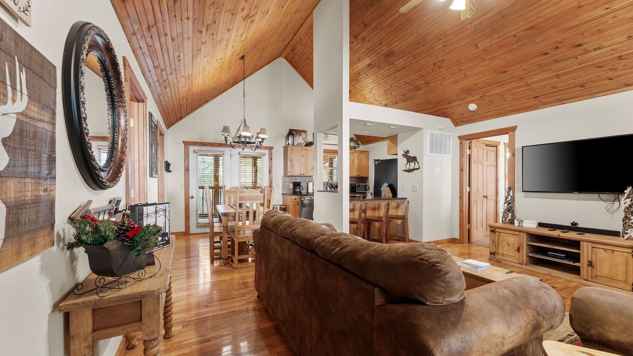 Photo of Bedroom in Branson West