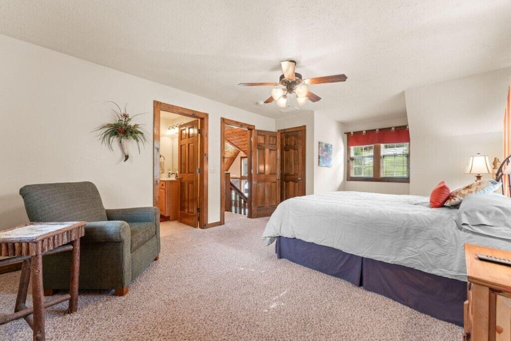 Photo of Bedroom in Reeds Spring