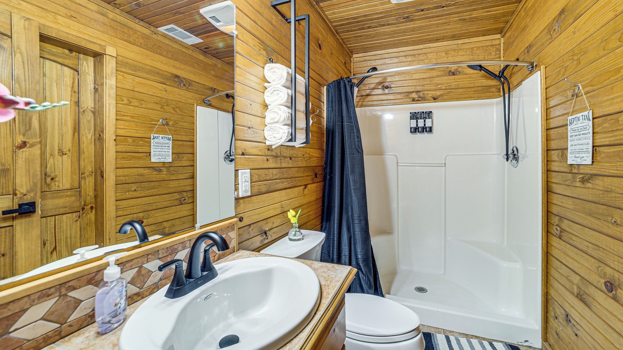 Photo of Bathroom in Hoyt