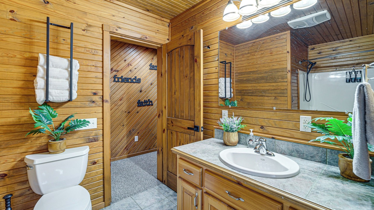 Photo of Bathroom in Hoyt