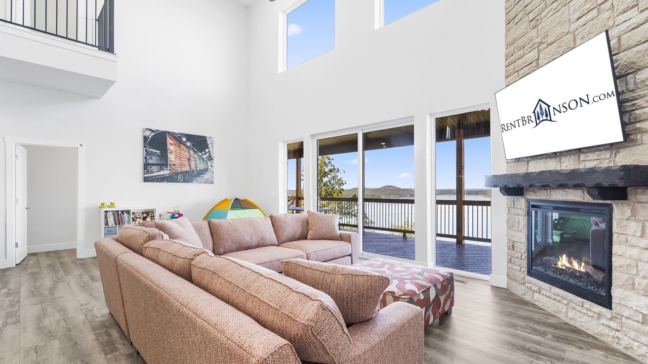 Photo of Livingroom in Kimberling City