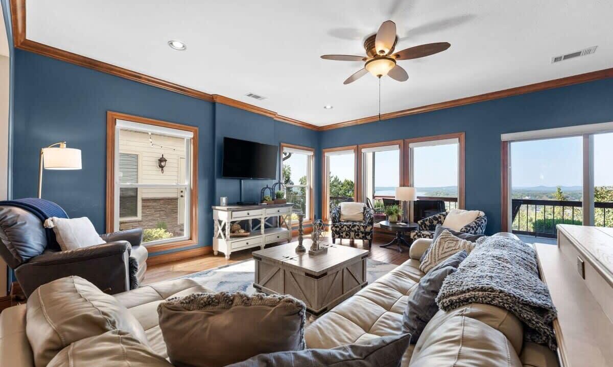 Photo of Livingroom in Kimberling City