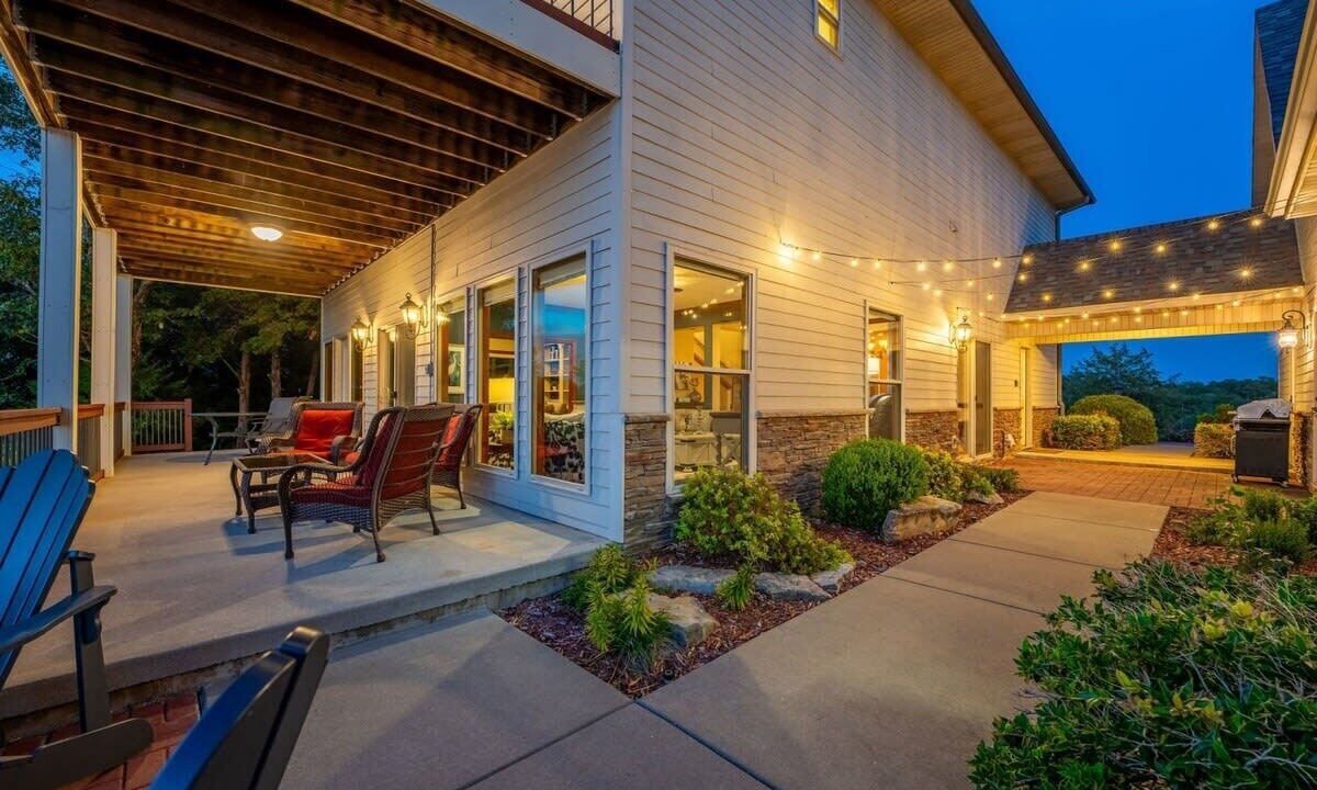 Photo of Patio Balcony in Kimberling City