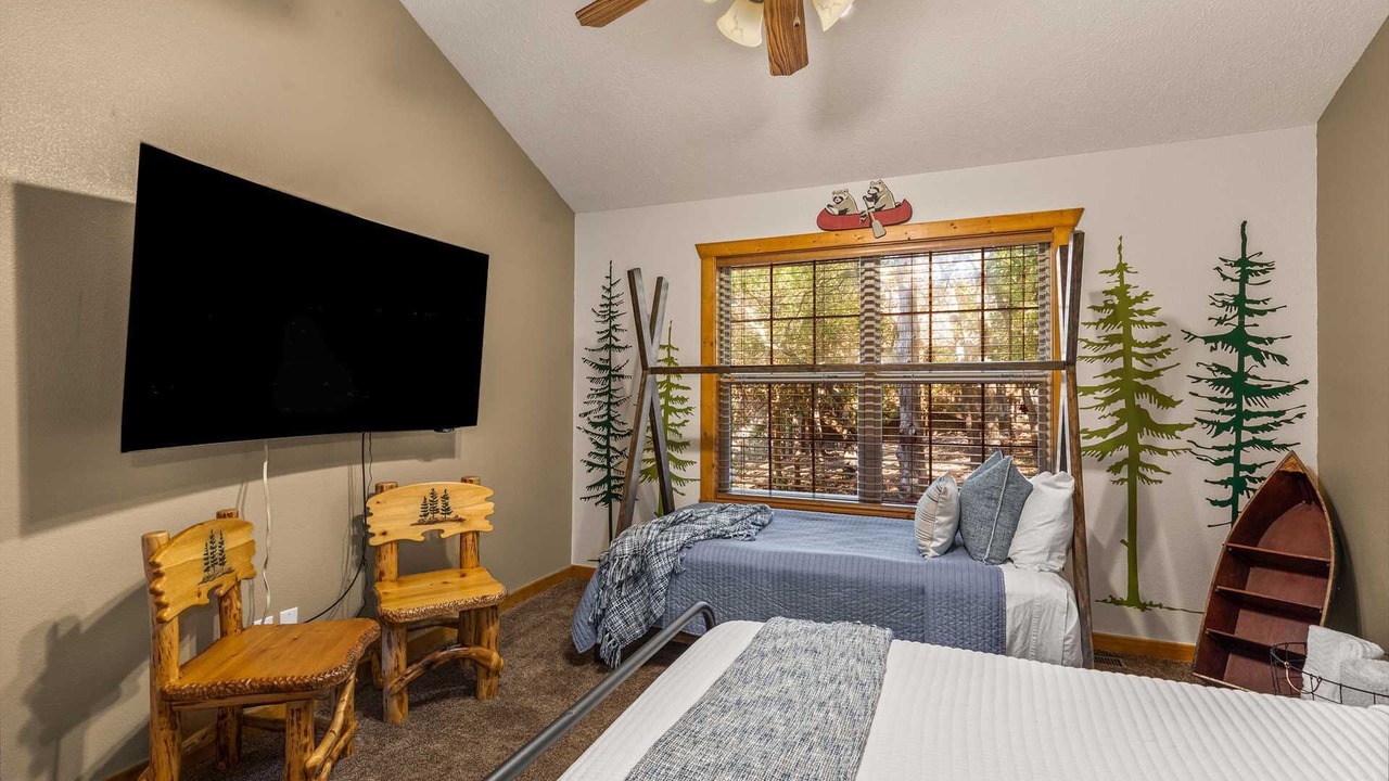 Photo of Bedroom in Reeds Spring