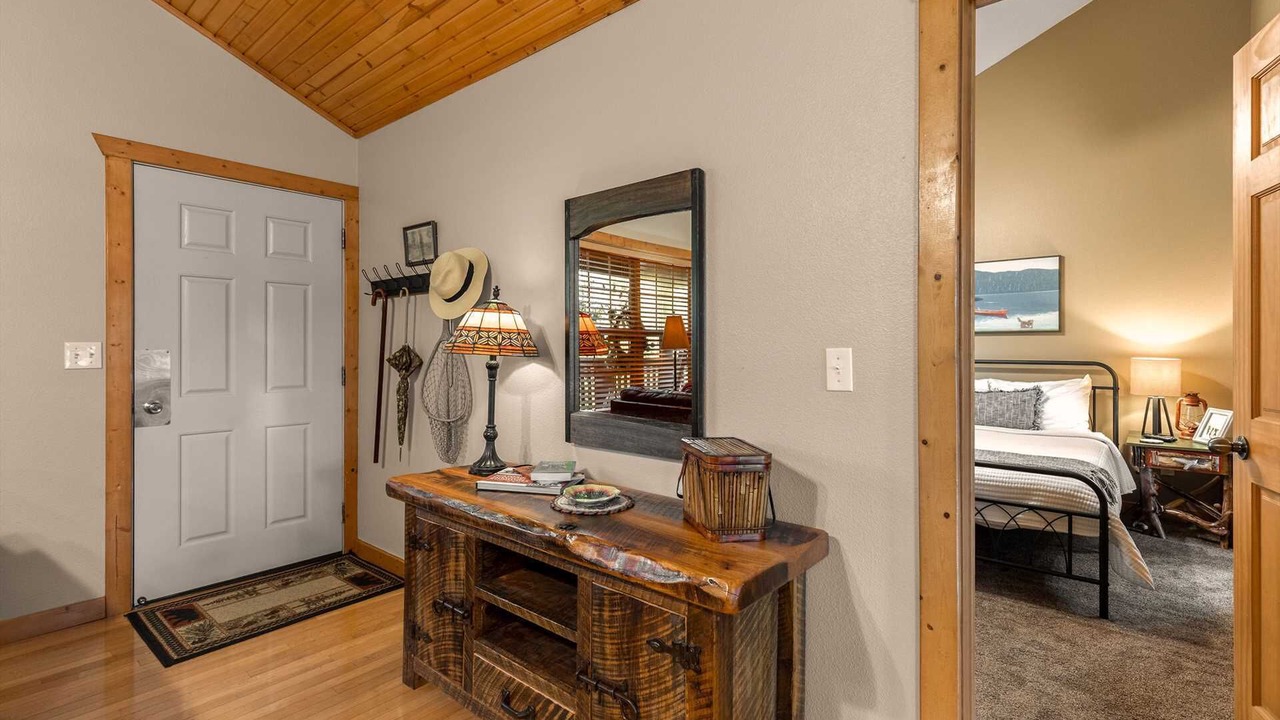 Photo of Bedroom in Reeds Spring