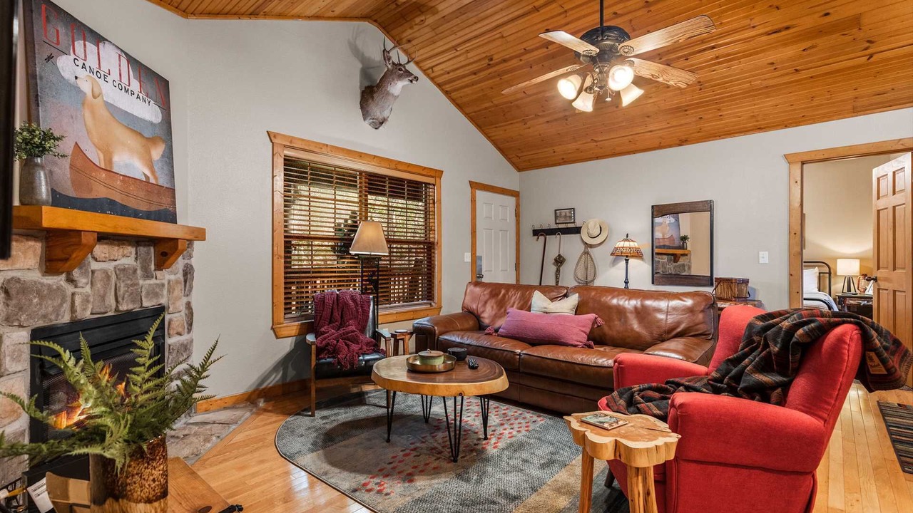 Photo of Livingroom in Reeds Spring