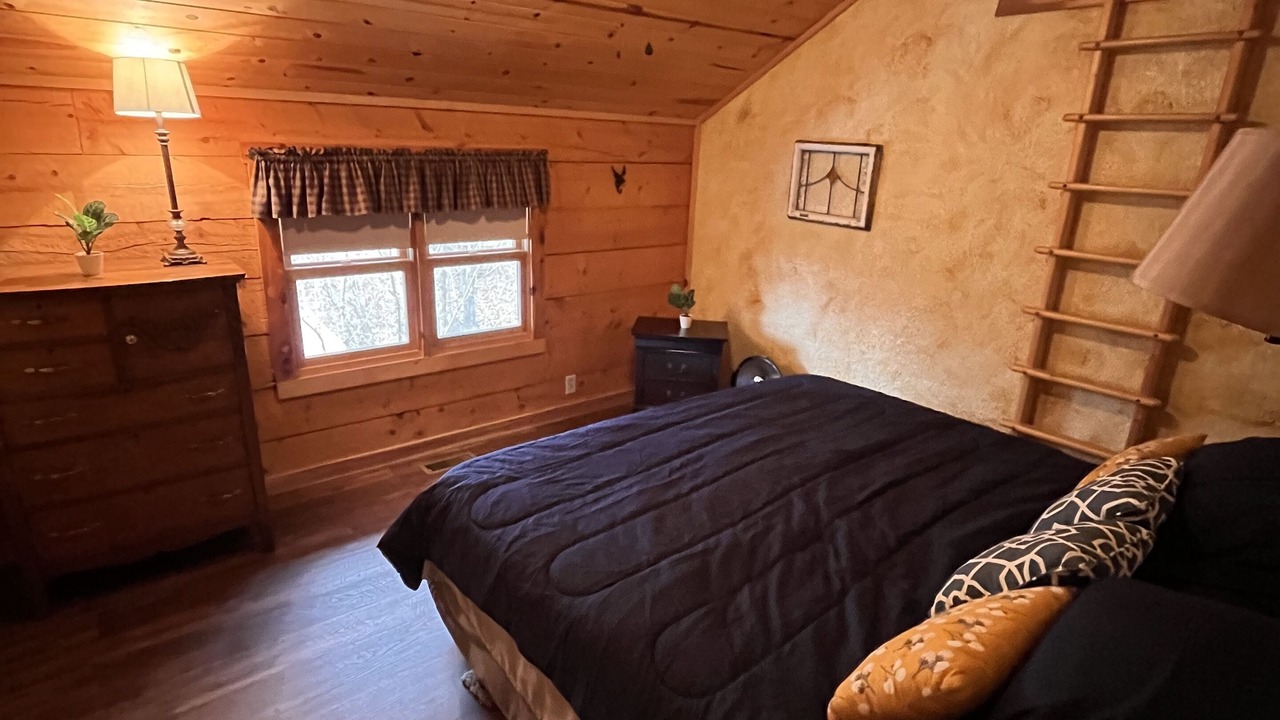 Photo of Bedroom in Shell Knob