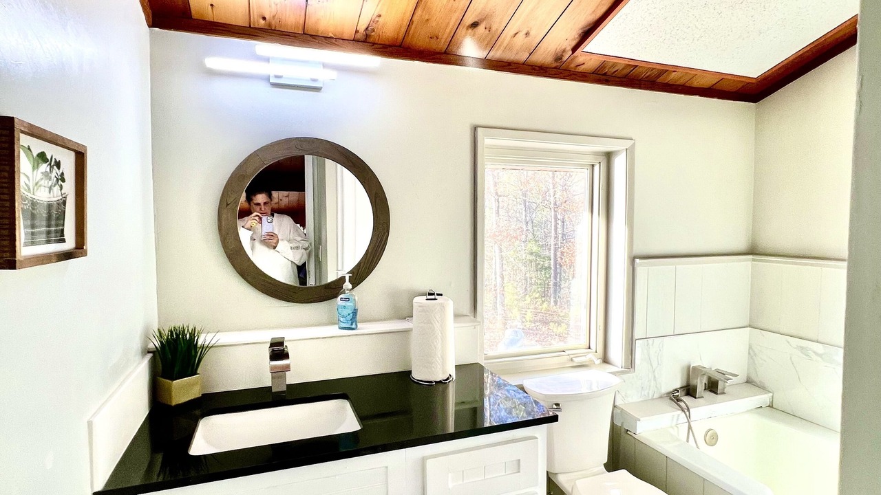Photo of Bathroom in Center Ridge