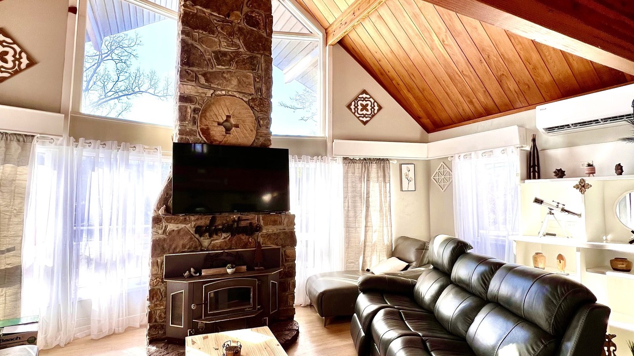 Photo of Livingroom in Center Ridge