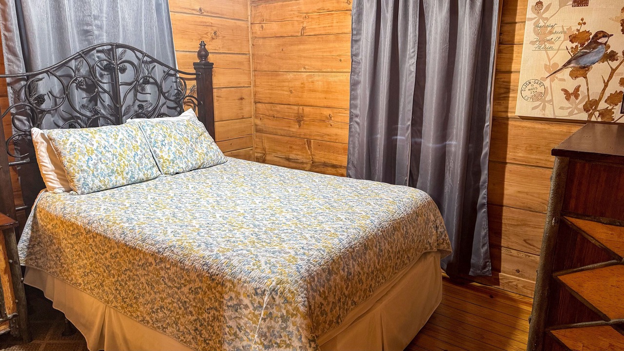 Photo of Bedroom in Wears Valley